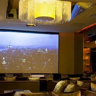 【JIS 福岡】世界最上級の相席BAR : 写真