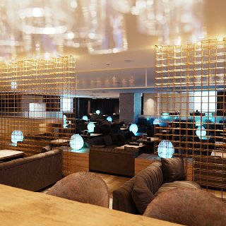 【JIS 新宿店】世界最上級の相席BAR : 写真