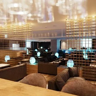 【JIS 新宿店】世界最上級の相席BAR : 写真