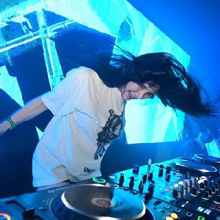 IP TOKYO 新宿 日曜日 : 写真