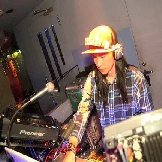 銀座 GENIUS TOKYO 金曜日 : 写真