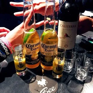 ダイニングダーツバー　Ｂｅｅ　渋谷店 : 写真