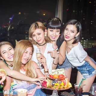 六本木 V2 東京 金曜日 : 写真