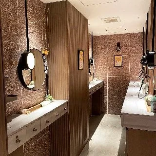 【JIS 西新宿】世界最上級の相席BAR : 写真