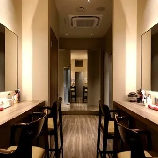 【JIS 難波】世界最上級の相席BAR : 写真