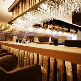 【JIS 新宿店】世界最上級の相席BAR : 写真