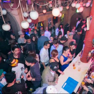 Pure Osaka 10 30 水曜日 外国人 日本人でいつも大盛況 今夜は Madona 開催 毎日大阪の街を盛り上げる大注目クラブ ミナミで大人気 ピュア大阪 クーポン利用でお得 クラブイベントサーチ