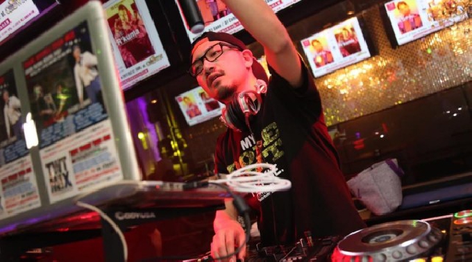 2/25 クラブ ラウンジ クラウン CLUB CROWN 週末 土曜日