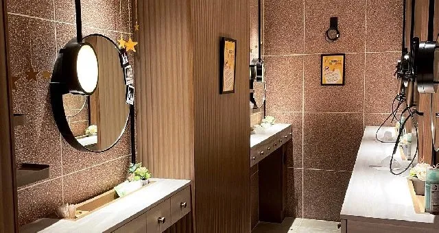 JIS 西新宿 - JIS NISHISHINJUKU 相席BAR : 女性パウダールーム有り