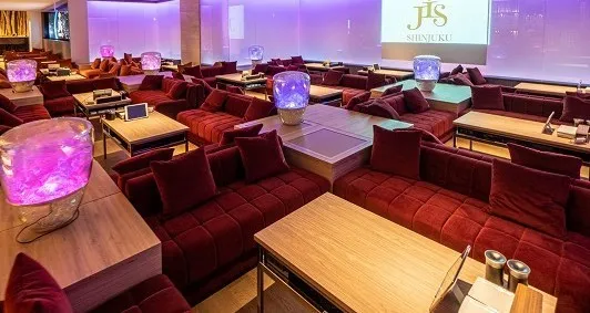 JIS 新宿 - 相席BAR : 新宿とは思えないゆったりとした空間
