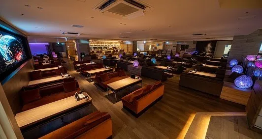 JIS 新宿 - 相席BAR : 着いた大人な空間での出会い