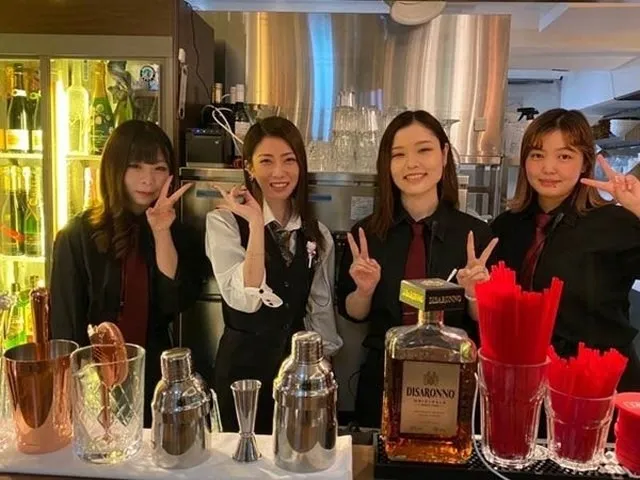 恵比寿駅前のプライベート ダーツBAR！！ SNS映えな店内｜稼ぎながらオシャレも楽しめるバイト！髪色自由♪