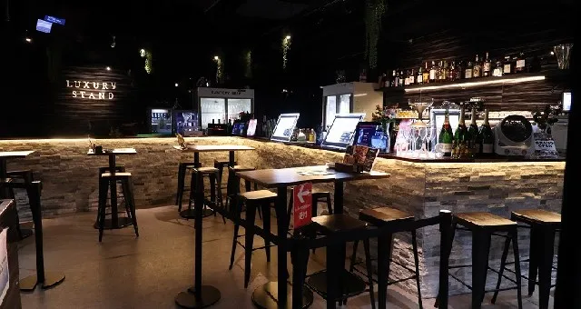 渋谷ナイトサーキット : 【ラグジュアリースタンドは交流が無限大】