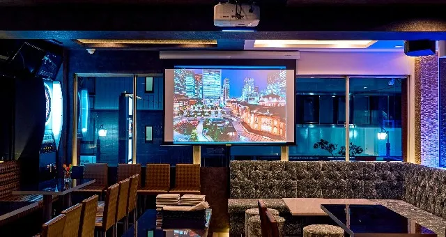 RAISE MEGURO - レイズ目黒 - 目黒 貸切パーティーラウンジ : 最新大型プロジェクター完備