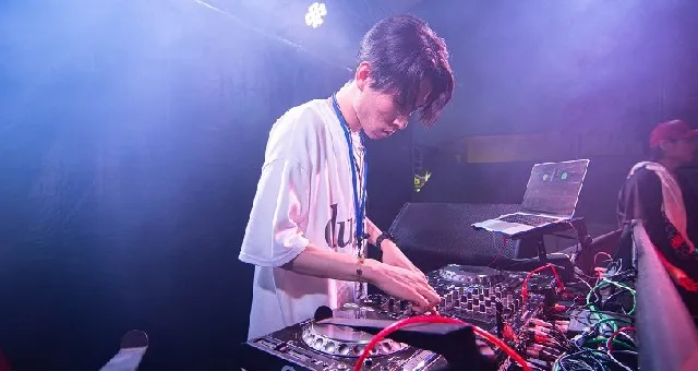 DJ ELU - エル : 