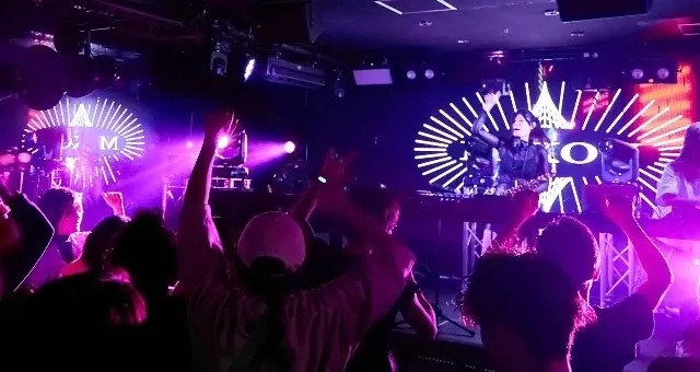 MIKOU（DJ / SAX） : 