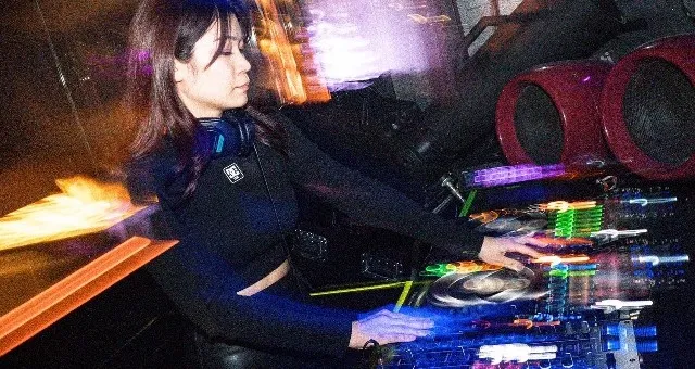 MIKOU（DJ / SAX） : 