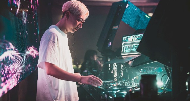DJ YOU-Boi : 