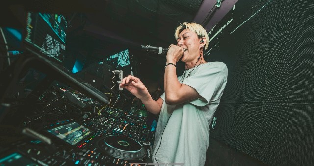 DJ YOU-Boi : 