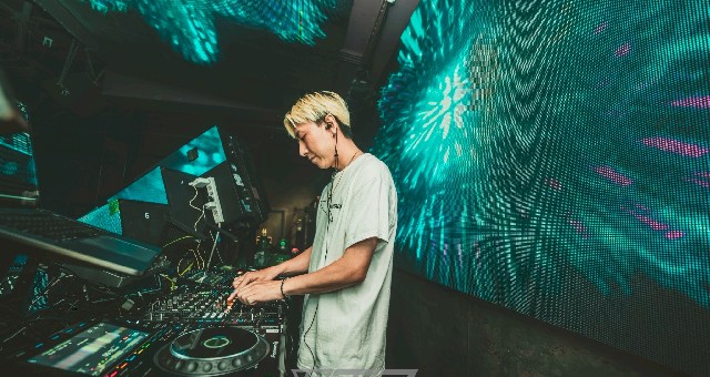 DJ YOU-Boi : 