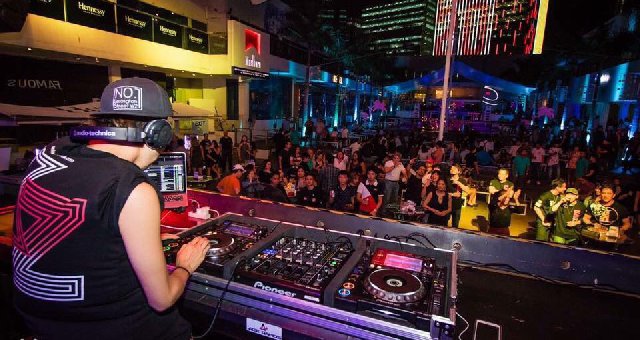 Ashura Rockhart - アシュラロックハート : The Palace Pool Club