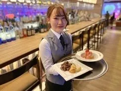 ＜MAX時給2000円＞髪型/髪色自由で従業員満足度高いお洒落バー