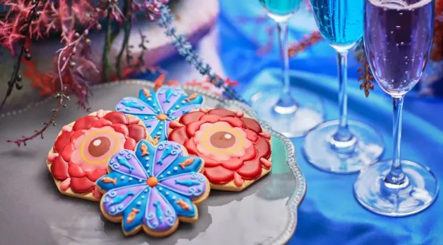 【リゾナーレ熱海】色鮮やかなサンゴや海藻など、まるで海の中のような幻想的な空間を楽しむ「海のいきものハロウィン」開催～相模湾に生息する金目鯛をイメージした魔女と、魔女の家が新たに登場！～