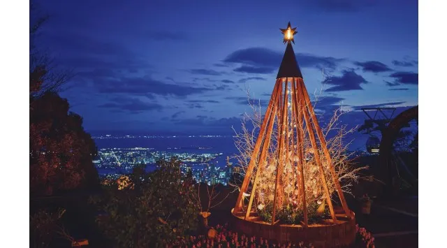 神戸クリスマスマーケット「古城のクリスマス」のシンボル「クリスマスタワー」が高さ7メートルに拡大！11/8（土）に点灯セレモニーを開催。「森のクリスマスツリー」の点灯セレモニーも同日開催。