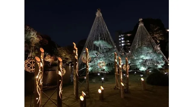 【文京区・肥後細川庭園】秋の紅葉ライトアップ「ひごあかり」、11月22日（土）から開催！深まる紅葉と竹あかりが織りなす幻想的な9日間。株式会社日比谷花壇
