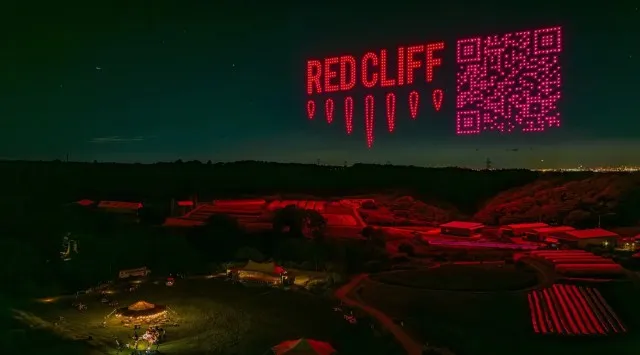 レッドクリフ、「神戸メリケンクリスマス2025」にて6日間連続・500機によるクリスマスドローンショーを実施〜光と音が織りなすクリスマスの奇跡が神戸の夜空に出現〜株式会社レッドクリフ