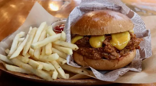 長野県HAKUBA VALLEY 「白馬つがいけマウンテンリゾート」に、日本初となる温泉足湯×DJブースを同時に楽しめる「Ashiyu Stage & Lounge」が誕生 株式会社ヤマアイクルー