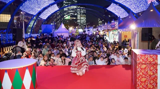 東京・渋谷に新たなクリスマスマーケット誕生！「Shibuya Christmas Market 2025」イルミネーション点灯式第二弾ゲストとして、しなこが登場！株式会社テレビ朝日ミュージック