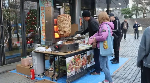【京都外国語大学】電動車両(EV・PHEV)の電力でキャンパスを彩る！環境に優しい冬の祭典「KUFS Plug in illumination」を12月17日(水)より開催　学校法人　京都外国語大学