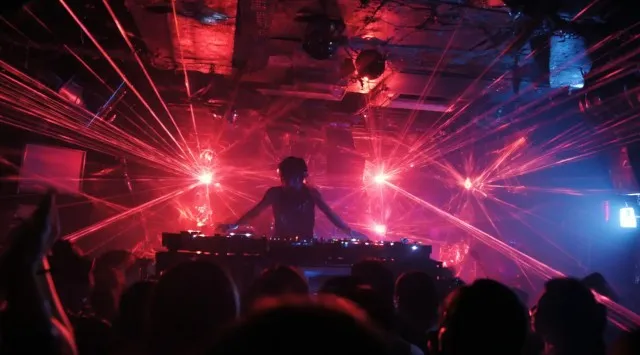 渋谷 カウントダウンイベント 2025-2026「渋谷カウントダウンナイトフェス」大晦日に渋谷で開催！リストバンドでクラブやDJBARやBARを周遊できる年越しイベント｜カウントダウンの瞬間に乾杯！