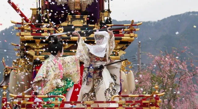 【岐阜県飛騨市】暮らしに息づく歴史、絢爛豪華な屋台行列と勇壮な起し太鼓！「古川祭」が4月19日・20日に開幕　勇壮な「起し太鼓」と豪華絢爛な「屋台行列」が織りなす“静”と“動”の伝統行事です。