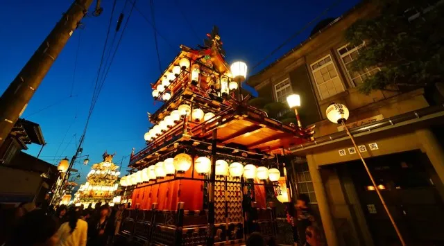 【岐阜県飛騨市】暮らしに息づく歴史、絢爛豪華な屋台行列と勇壮な起し太鼓！「古川祭」が4月19日・20日に開幕　勇壮な「起し太鼓」と豪華絢爛な「屋台行列」が織りなす“静”と“動”の伝統行事です。