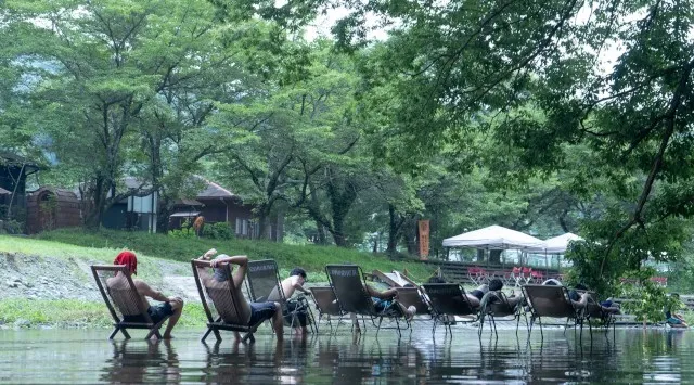 清流が目の前の絶好のロケーション。清流×サウナの最高のととのい体験「コモリバサウナフェス 2026 summer」 を開催　4種類のサウナとコモリバのロケーション　株式会社ONDOホールディングス