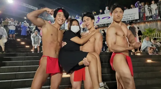 【筋肉×祭り】びしょ濡れ必至！湯河原温泉「湯かけまつり」に筋肉紳士集団ALLOUTが今年も参戦！筋肉盆踊りやお湯かけでマッチョたちが盛り上げる！全国の湯かけ・水かけイベント・フェスも盛り上げます