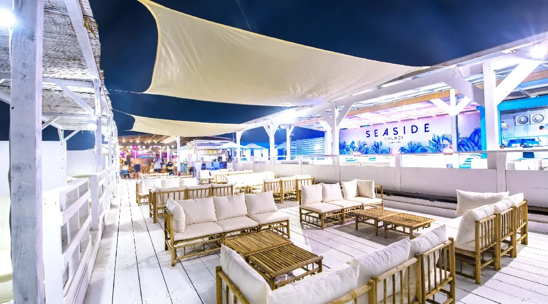 暑さのピークこそ、海へ。鎌倉・由比ヶ浜「BBQ SEASIDE LOUNGE」、8月31日まで営業中。