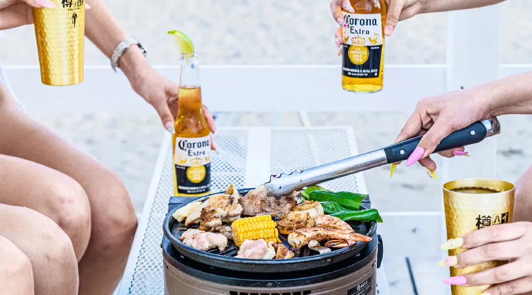 暑さのピークこそ、海へ。鎌倉・由比ヶ浜「BBQ SEASIDE LOUNGE」、8月31日まで営業中。