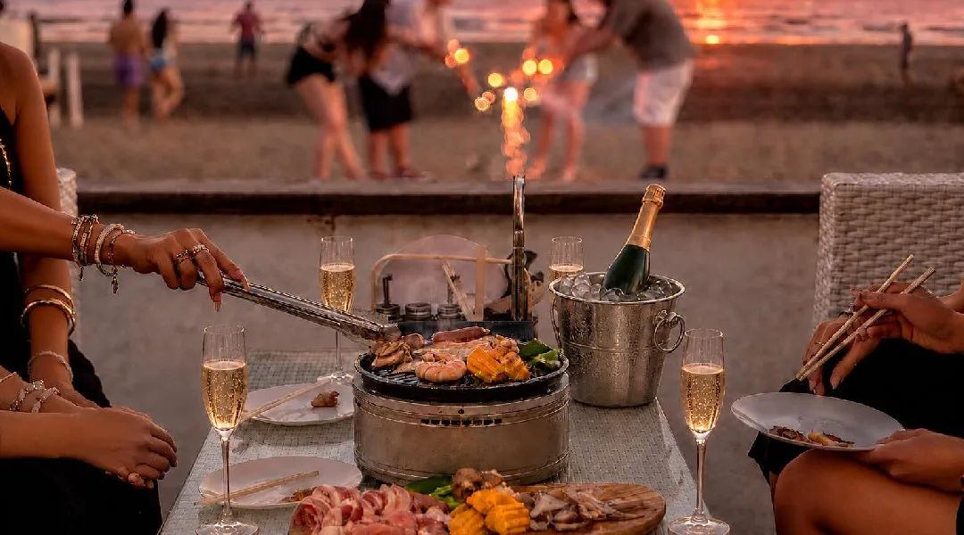 鎌倉・由比ヶ浜の海の家「BBQ SEASIDE LOUNGE」酷暑の昼間を避けて、アフター6を更に楽しめる限定の新クーポン誕生！ 8名様以上でスパークリングワイン1本、16名様以上で2本をプレゼント