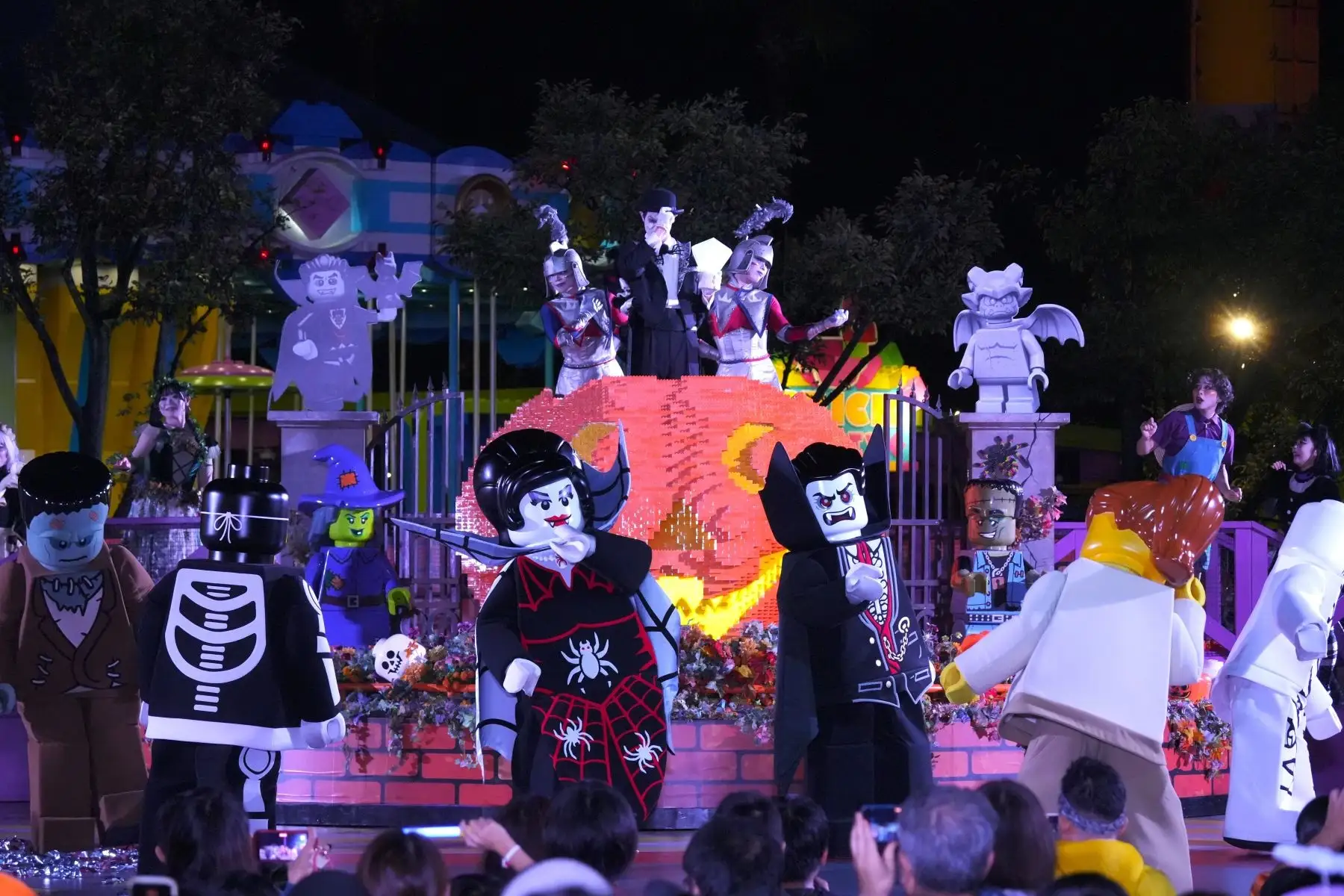 ～今年はハロウィン当日にも開催～子どもが主役！夜のハロウィンイベントでしか残せない家族の思い出を！『ハロウィン・ナイト』開催　LEGOLAND Japan合同会社