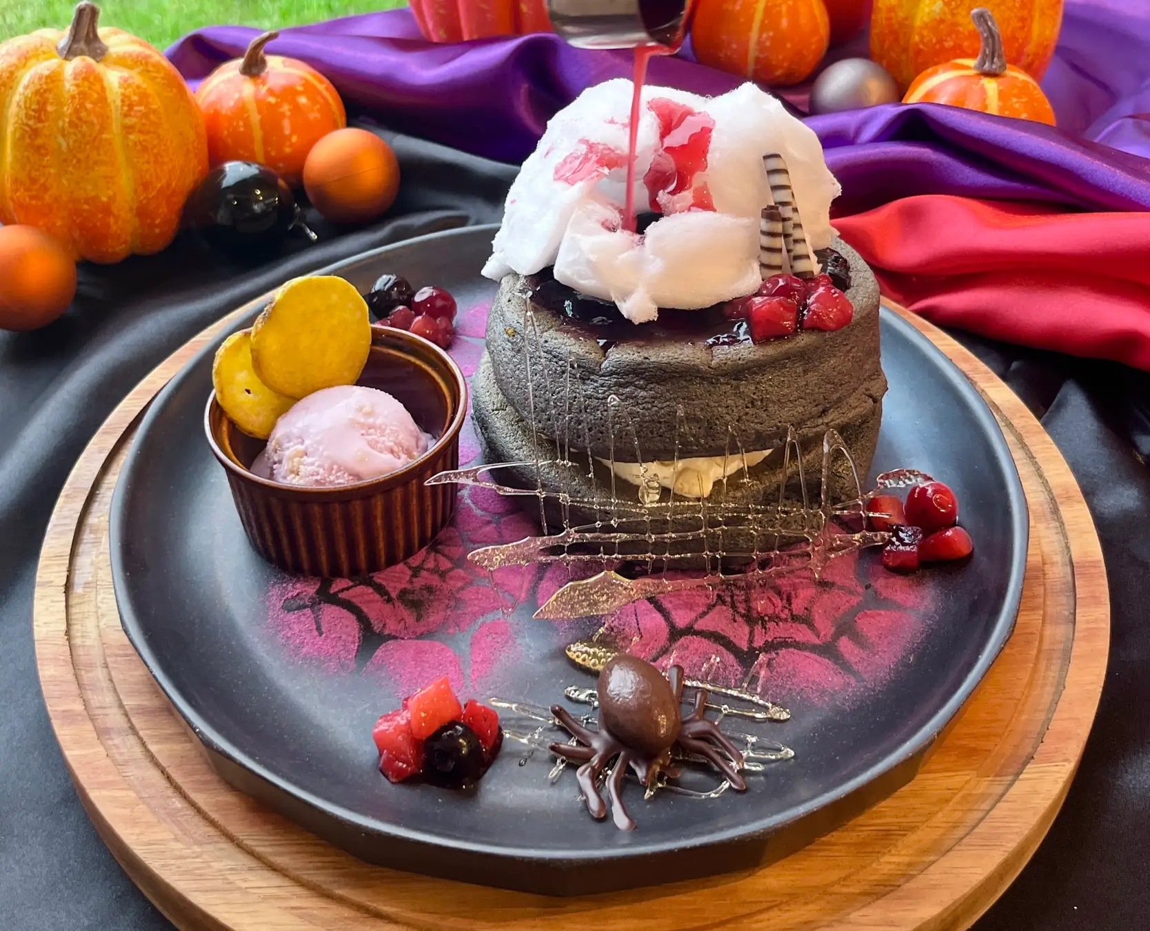 【ハロウィーン企画】広島空港前・八天堂ビレッジで限定メニュー＆イベント！食べて・遊んで・仮装して、家族の思い出を作る“体験型ハロウィーン”　株式会社八天堂