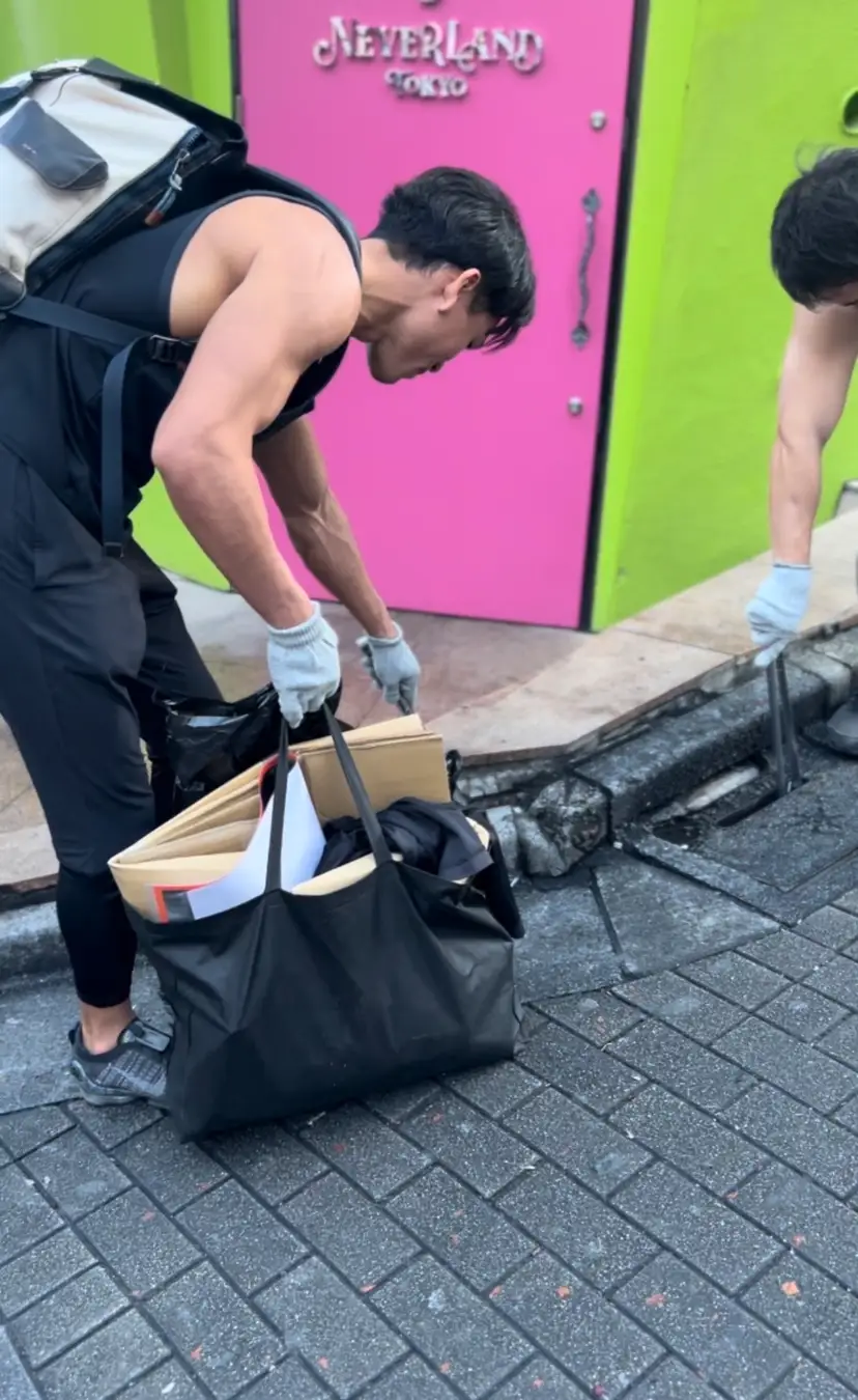 【その筋肉は、仮装じゃない。】ハロウィン当日、渋谷に“ゴミ箱を背負ったマッチョ”が出現！渋谷区と連携した清掃イベント「ゴミ拾いマッチョ」を10月31日に開催 VALX株式会社