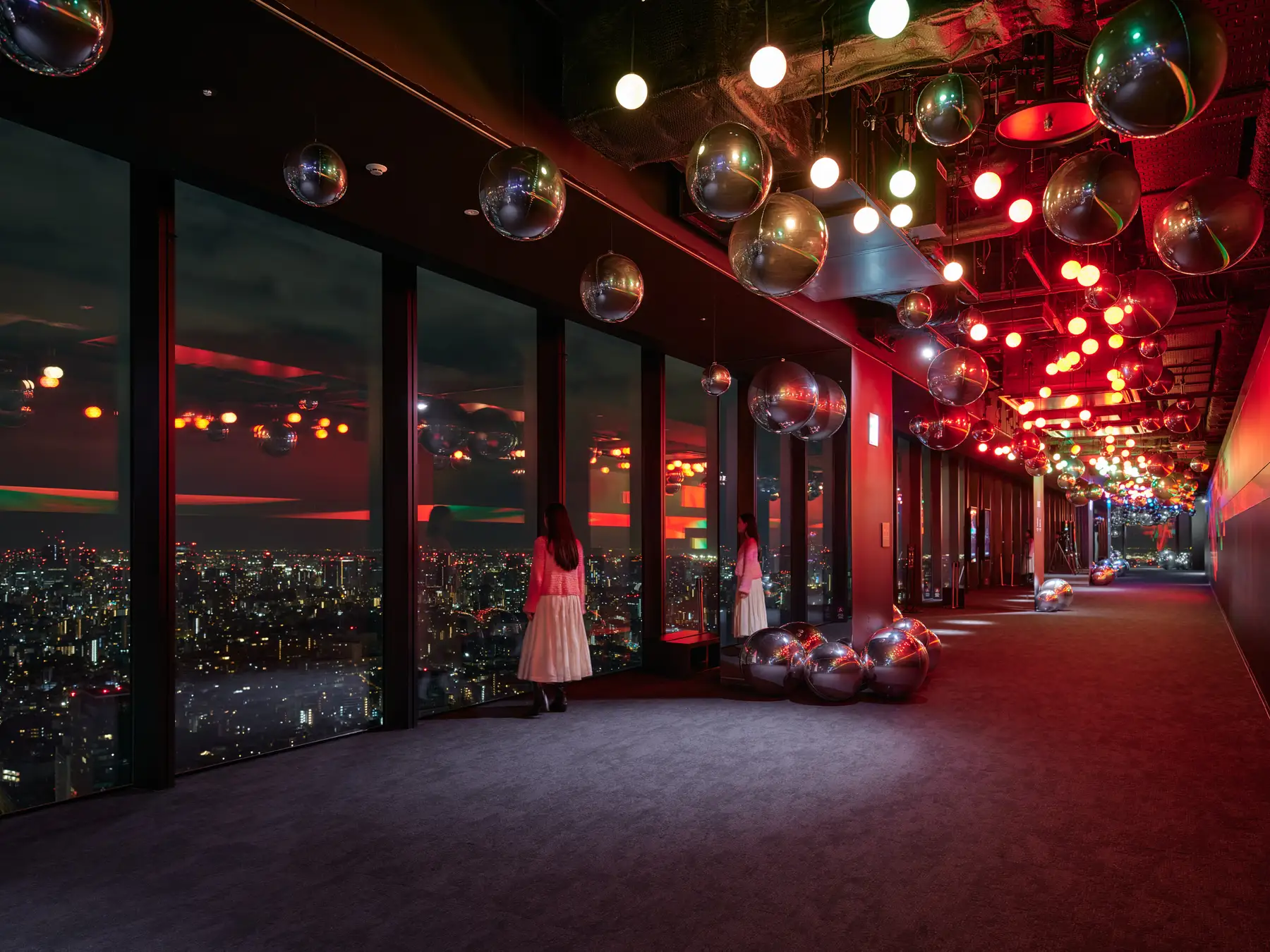 冬の空に広がる、光と音の幻想世界　都市の羨望と呼応するインスタレーション「Sparkling View」を11月5日（木）より開催　過去最大ボリュームのミラーバルーンと、光・映像・音が連動