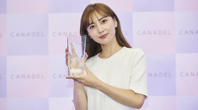 『透明肌アワード2020 supported by CANADEL』開催。安田 美沙子さんがタレント部門を受賞し、美肌の秘密を披露！