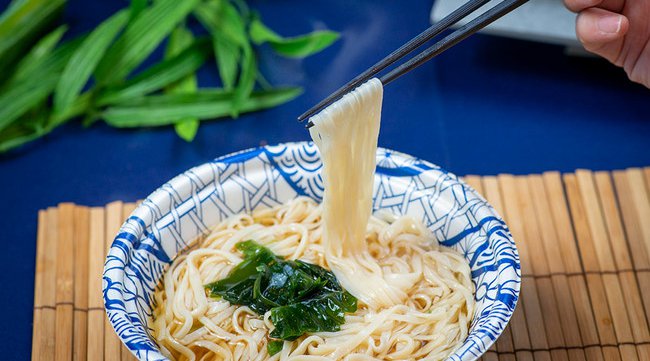 職人のこだわり 手綯い手延べ製法 の本場秋田県「稲庭うどん」がnonpi foodbox™に新登場。オンラインコミュニケーションでご当地グルメを楽しもう。株式会社ノンピ