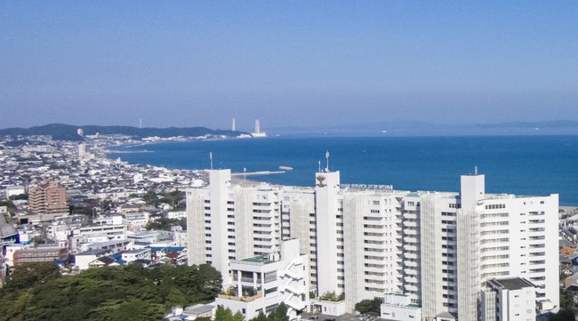 三浦半島のリゾートホテル「マホロバ・マインズ三浦」、6日間限定でランチバイキングをスタート ローストチキン・イベリコ豚・パスタ・マホロバカレー・まぐろ餃子など約20種の料理と、約20種のデザート
