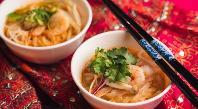 初夏のタイランチビュッフェフェアー！　新宿ランブータンでタイ王国【トムヤムクンとカオソーイの米麺(フォー、タイビーフン)ヌードルビュッフェ】6月末まで限定開催 タイ料理専門店「新宿ランブータン」