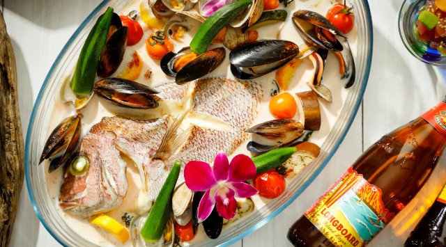 南紀白浜マリオットホテル　南紀白浜で楽しむハワイアンテイストのディナーブッフェ「Shirahama Hawaiian Buffet」を発売　～ラウンジメニューにもハワイアンフードが登場～